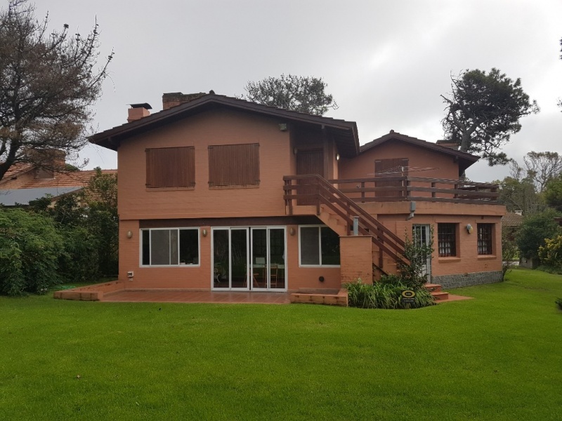 Casa desde el jardín